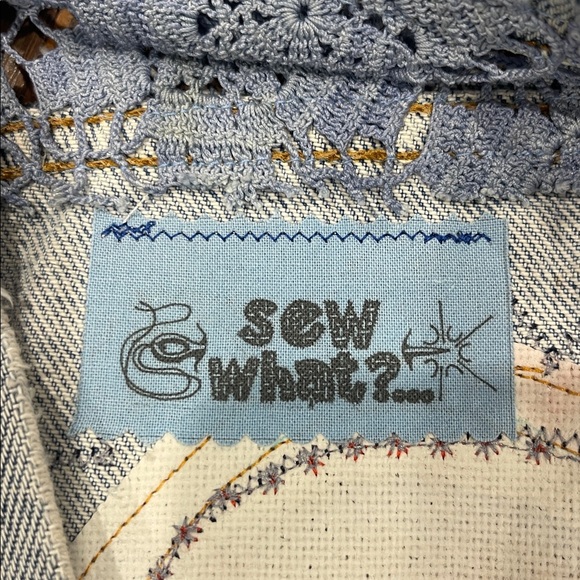 Upcycled Levi’s Denim Vest with Lace Inserts and bird motif - Picture 3 of 7